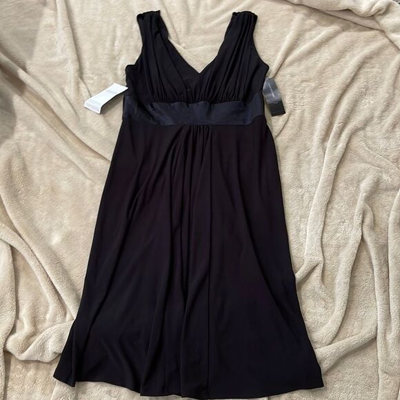 NWT- Jones New York - 12 Deep V Dress - Picture 1 of 8